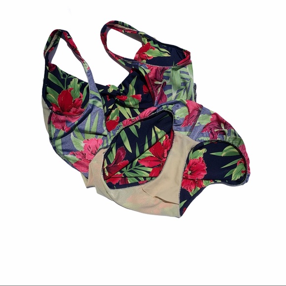 Paradise Bay 1 piece floral swimsuit - Picture 5 of 10